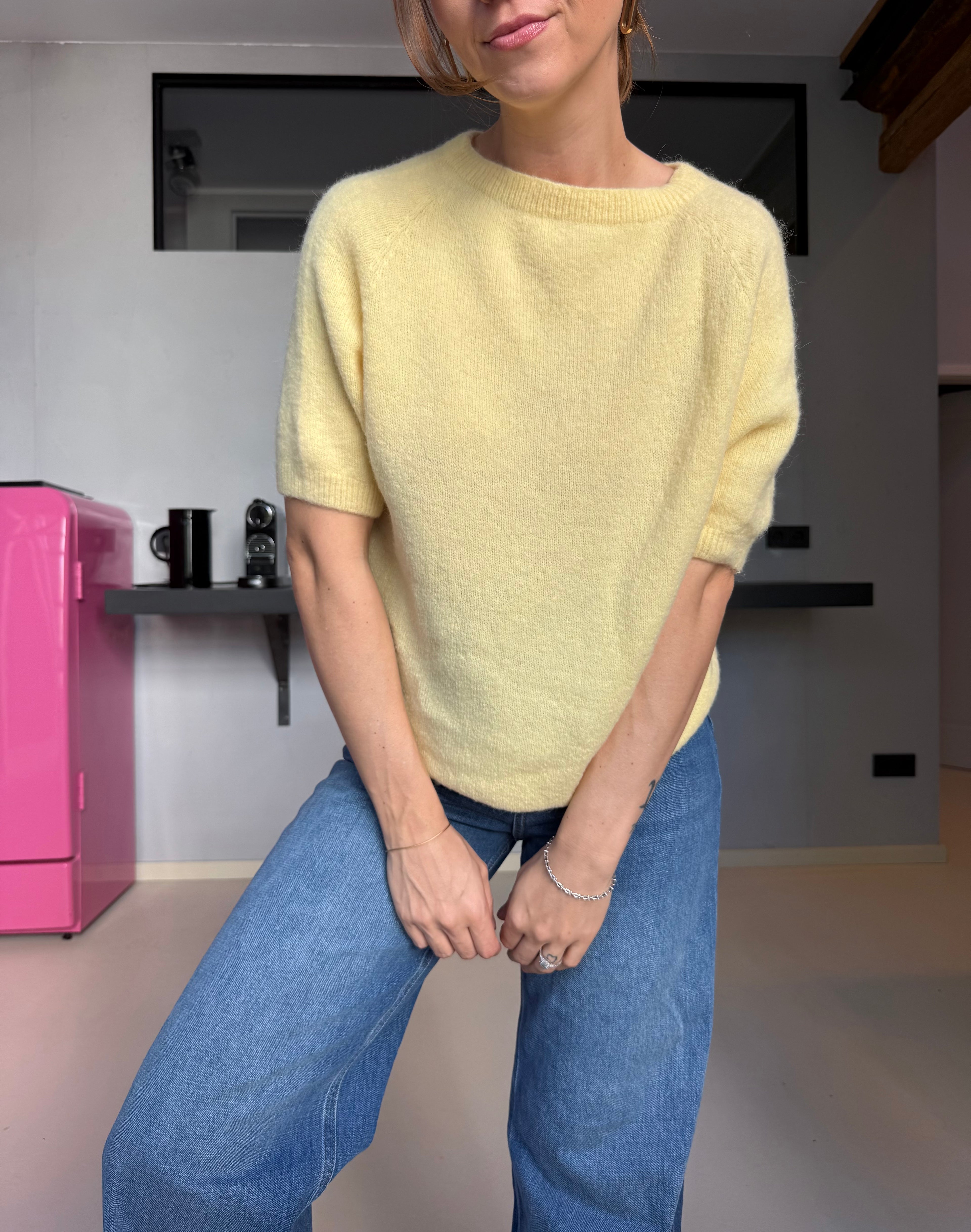 Softer kurzarm Strickpullover in hellgelb